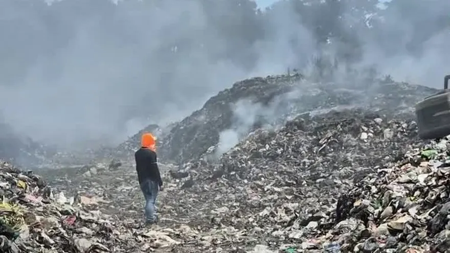 Humo de vertedero en San Bartolo afecta a decenas de familias