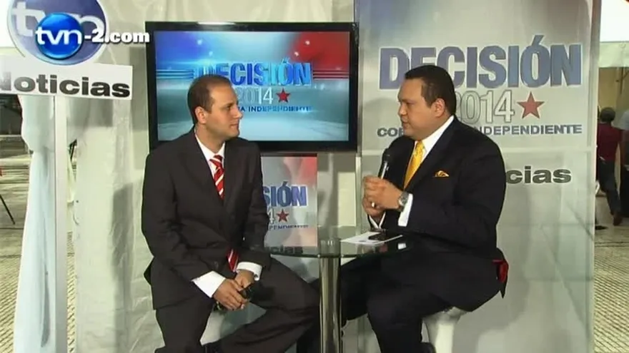 Gozaine protesta vestido de negro en la Asamblea