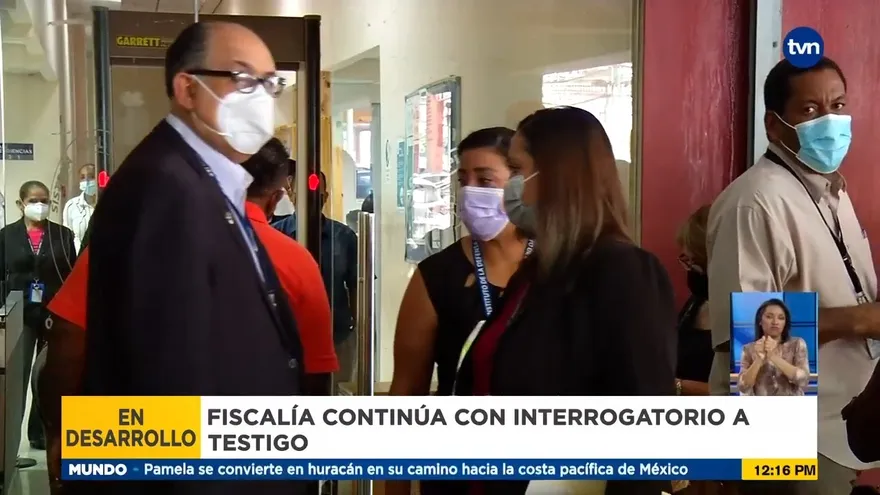 Continúa interrogatorio a Mitchel Doens