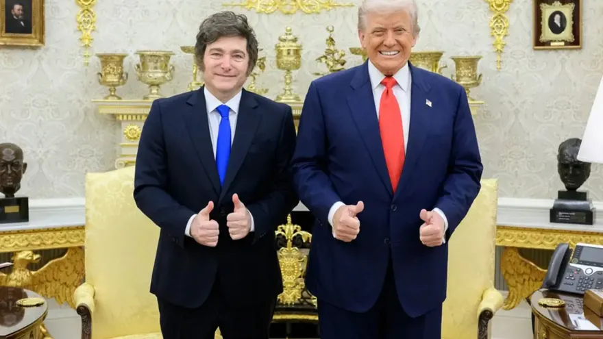 Presidente de Argentina, Javier Milei (izq), junto al presidente de Estados Unidos, Donald Trump (dch)