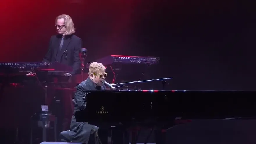 Elton John revive en Barcelona sus dorados años 70