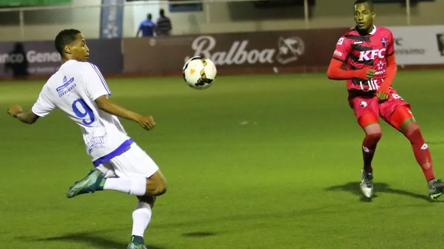 La Liga Panameña de Fútbol (LPF) parece caer en una seria crisis. Foto/Archivo.