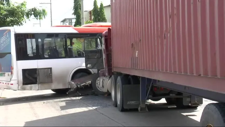 Mula coliciona con Metrobus