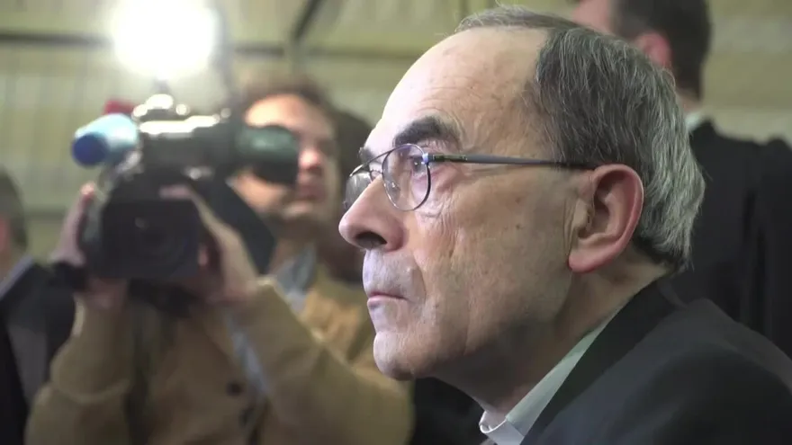 Cardenal francés absuelto en juicio de apelación por encubrir a sacerdote pederasta