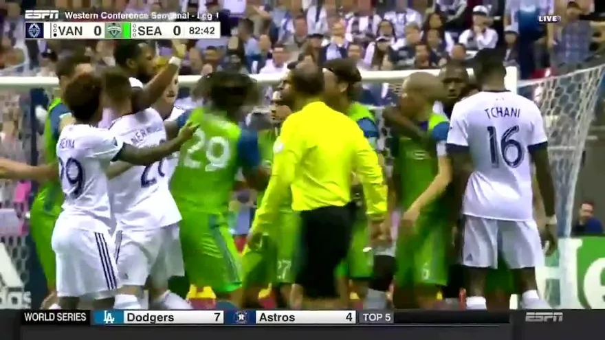 Román Torres y sus momentos en el partido entre Vancouver vs Seattle