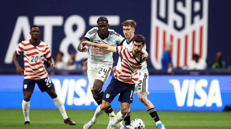 Acción del partido amistoso entre las selecciones de fútbol de Bélgica y Estados Unidos