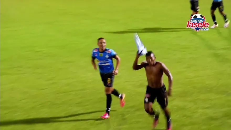 Ronaldo Córdoba celebró con todo el gol anotado a su ex equipo