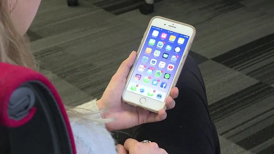 Facebook revela campaña de manipulación política en EEUU