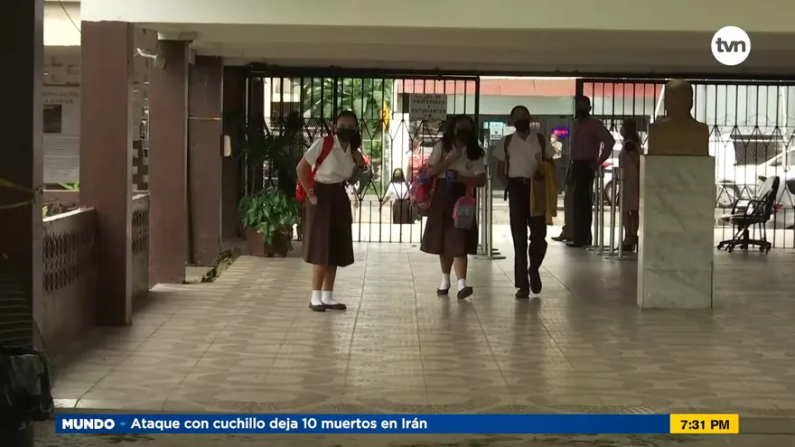 Autoridades piden a padres atender problemas de salud mental de los jóvenes