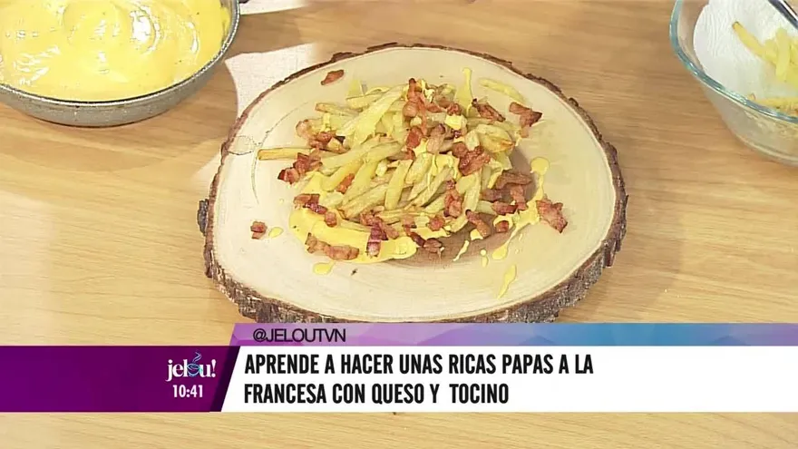Ricas papas a la francesas con queso y tocino