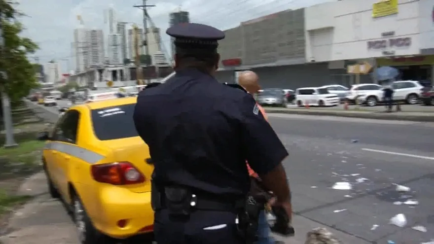 Buhoneros desalojados protestan en vía Ricardo J. Alfaro