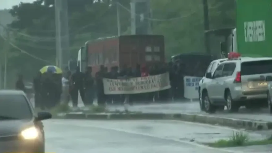 Bomberos en Herrera y Los Santos protestaron por varias horas