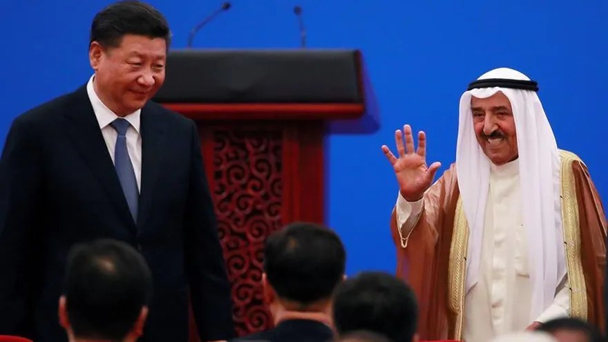 El emir de Kuwait, jeque Sabah al Ahmed al Sabah  y el presidente chino, Xi Jinping, asisten al 8º Foro Ministerial de Cooperación entre China y Estados Árabes en el Gran Palacio el Pueblo en Pekín.