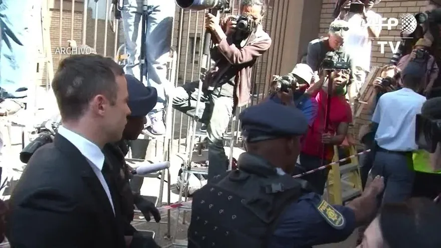 Polémica: Pistorius salió de prisión y quedó bajo arresto domiciliario