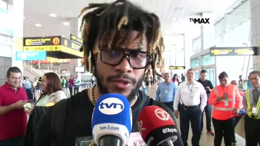 Román Torres a su salida del Aeropuerto Internacional de Tocumen