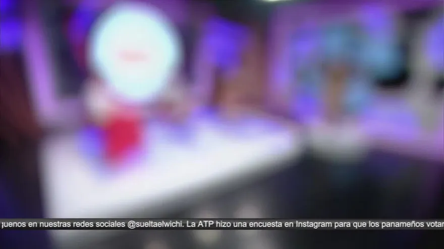 Assilem enseña su pedicure y le dan palo