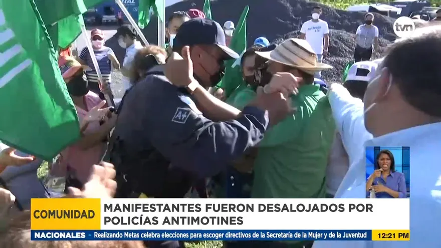 Docentes y residentes en Soloy comarca Ngäbe protestan