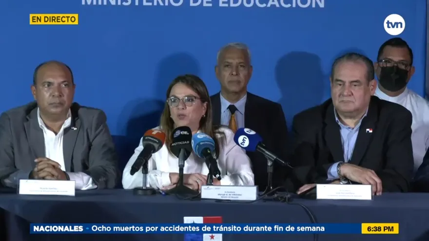Ministra de Educación agradece a los docentes por la capacidad de diálogo