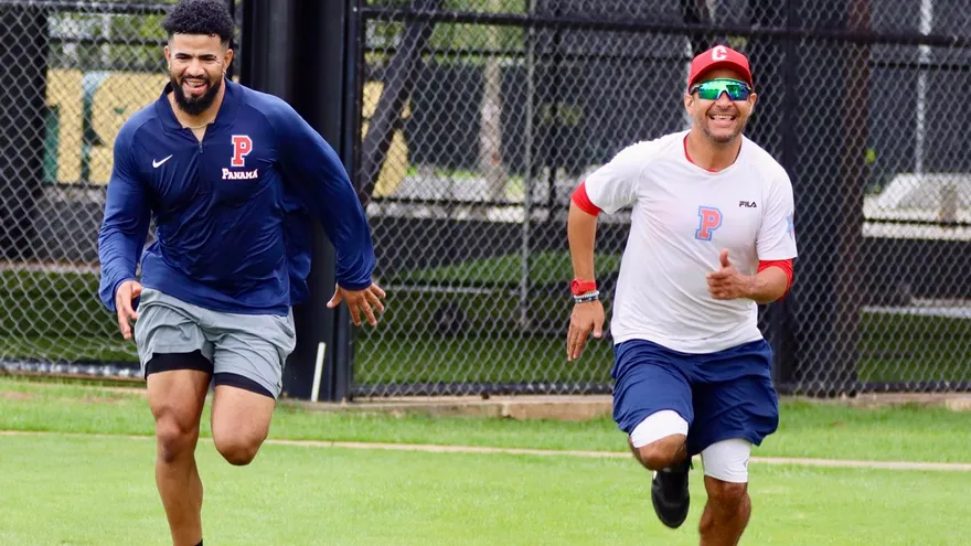 Darío Agrazal (i) se integró a los entrenamientos de la Selección de Béisbol de Panamá