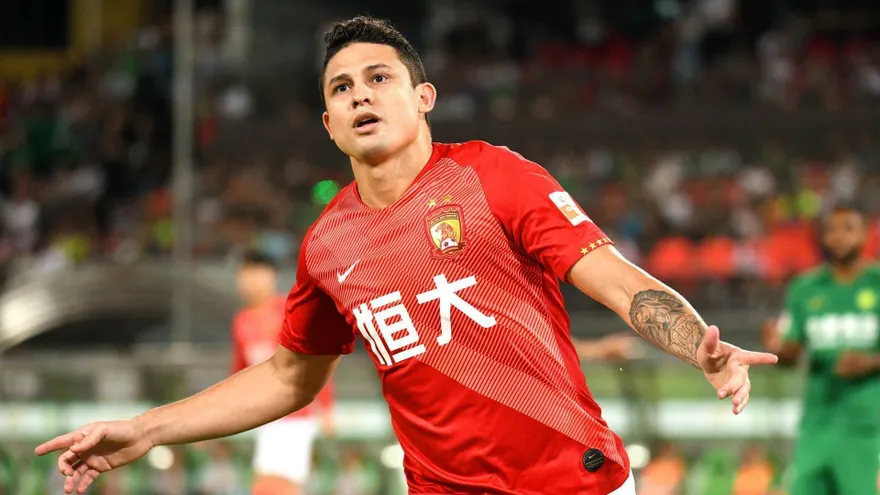 El brasileño Elkeson quiere llevar a China al Mundial