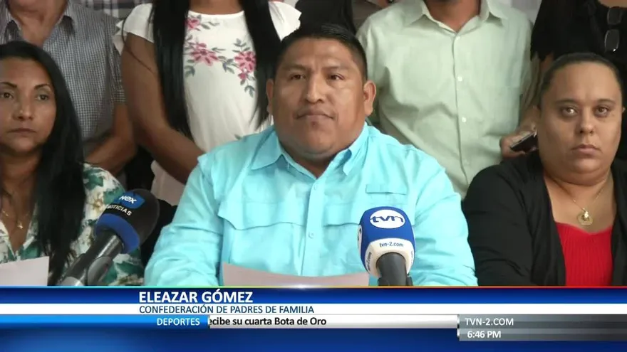 Padres de familia, alarmados por contenido de textos escolares