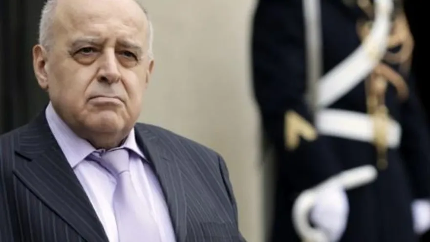 El embajador de la coalición opositora siria en Europa, Monzer Makhous, asiste a una conferencia de prensa en el Palacio del Elíseo, en París, el 17 de noviembre de 2012.