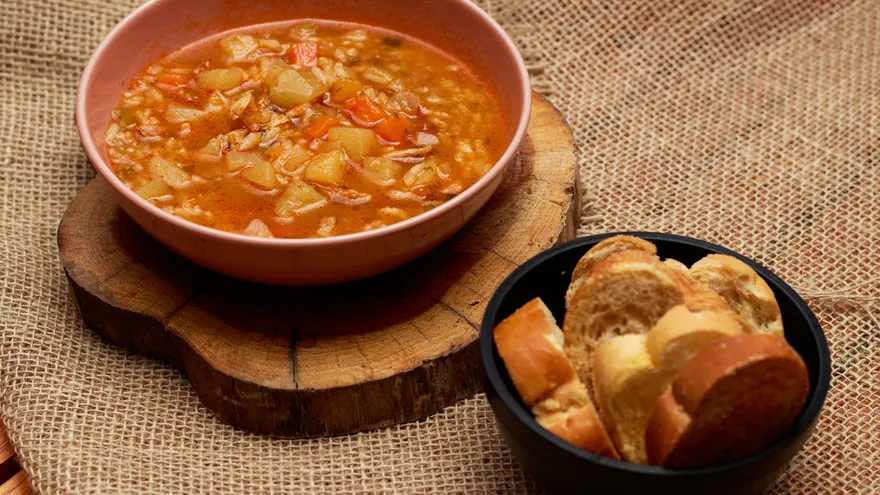 La sopa de carne de perro y los caldos de ginseng como remedios caseros para sobrellevar la ola de calor. Imagen con fines ilustrativos