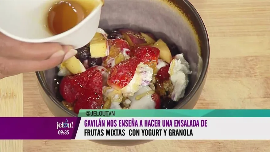 El Gavilán Gomez nos prepara una ensalada de frutas deliciosa