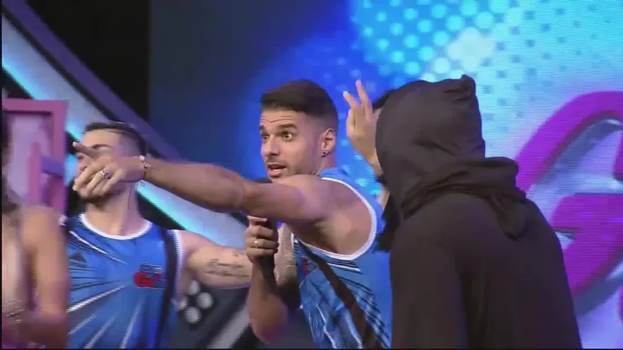 Los Machos fueron castigados por faltar el respeto a Anonymous en la Ducha del Saber