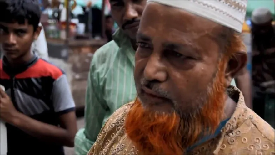 Las barbas anaranjadas causan furor en Bangladés