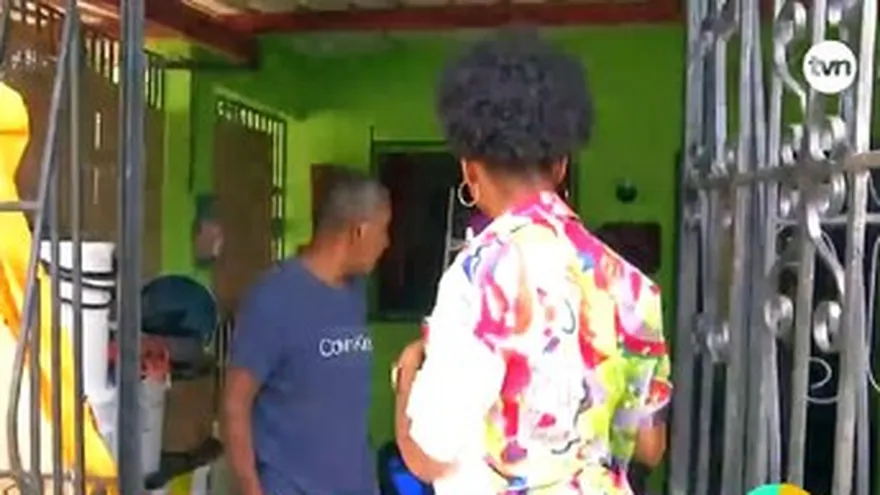 Moradores en Puente del Rey, afectados por las lluvias