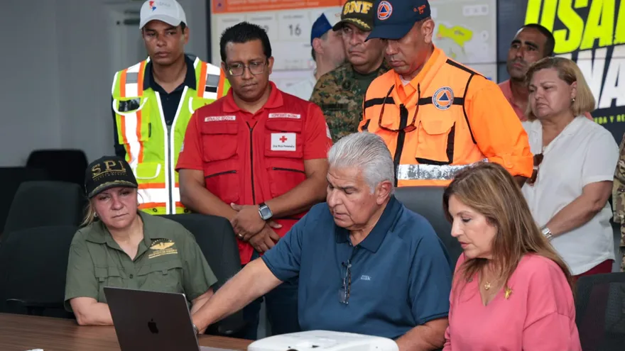 Panama President Praises Rescue Teams in Venezuela, Sends Aid