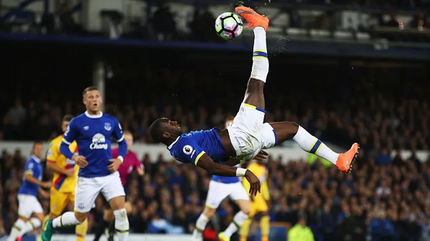 Acción del partido entre el Everton y el Crystal Palace