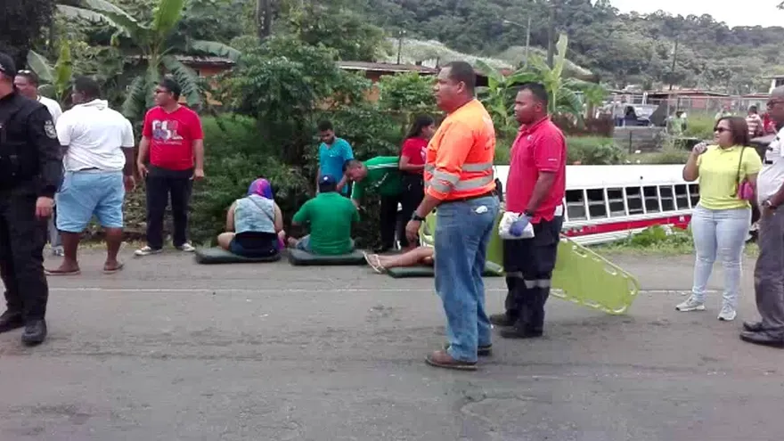 Accidente de autobús en Colón deja múltiples heridos