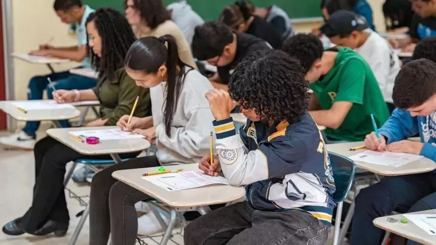 Estudiantes aplican para la prueba de admisión en la Universidad Tecnológica de Panamá