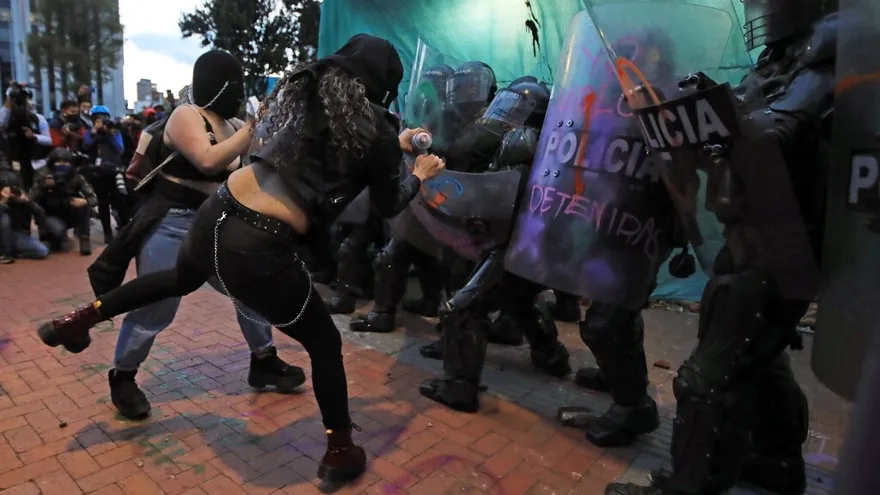 Gobierno señala a guerrillas urbanas de ataques a policía en Colombia