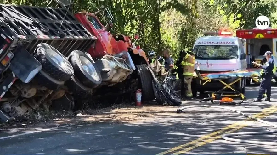 Conductor quedó atrapado en accidente de tránsito en Dolega, termina con lesiones graves