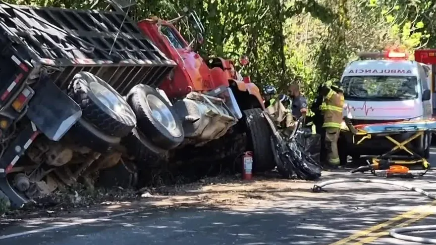 Conductor quedó atrapado en accidente de tránsito en Dolega, termina con lesiones graves