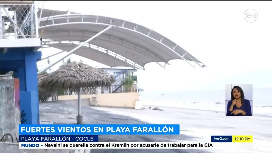 Se registran fuertes oleajes en playa Farallón
