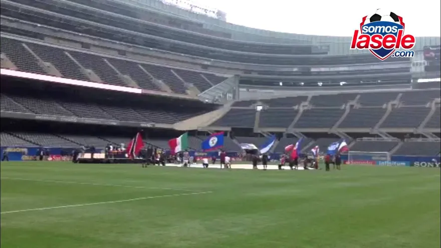 En desarrollo, en el Soldier Field hacen el ensayo la premiación final Copa Oro 2013