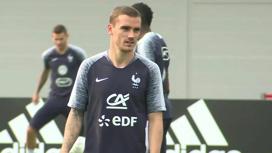 El francés Antoine Griezmann ficha por el Barcelona hasta 2024