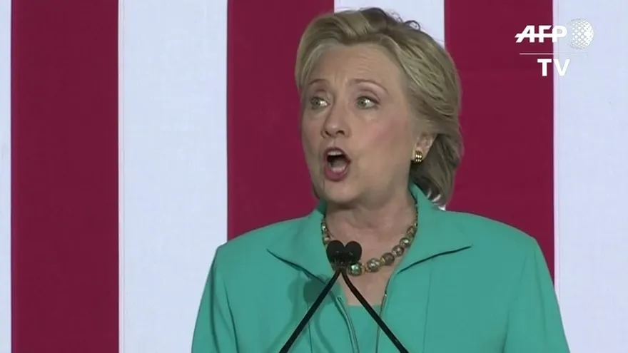 Clinton critica anuncio de pesquisa del FBI y Trump lo aprovecha