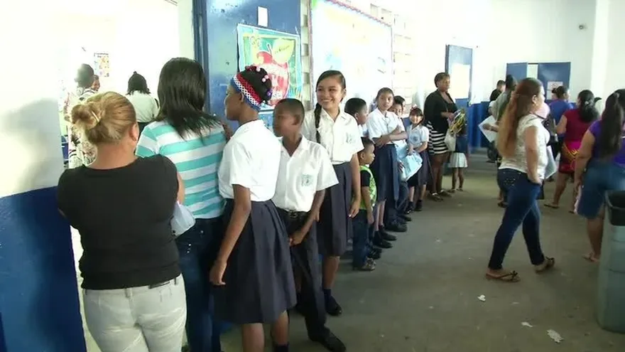 Cuestionan promedio para obtener la Beca Universal