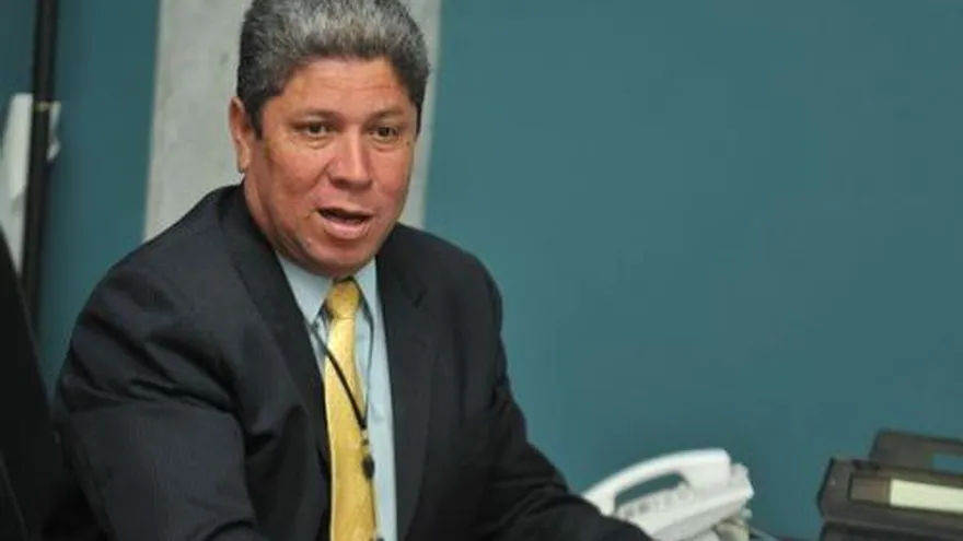 Wever quita la mira en el béisbol y la pone en la natación