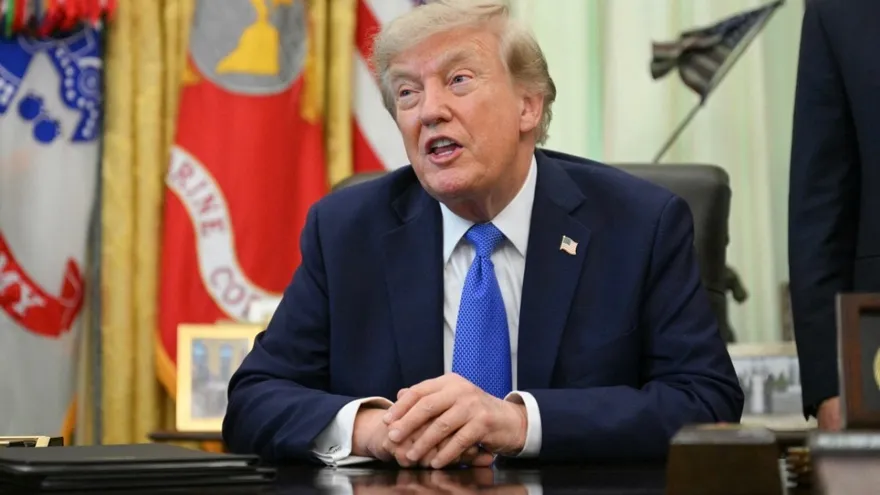 Trump signs decree against 'birth tourism' for citizenship in the U.S.