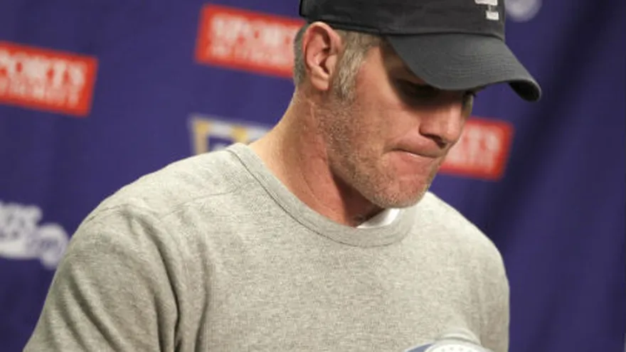 Favre contento de que será Manning quien alcanzará su récord