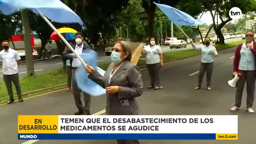 Funcionarios del Departamento de Compras y Tesorería de la CSS protestan