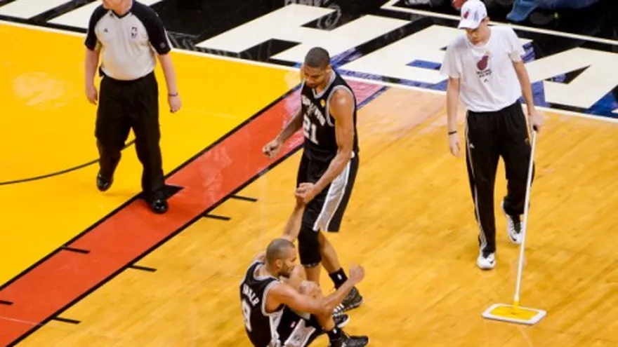 Los Spurs se colapsaron al final