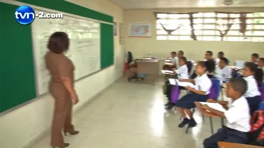 Cumplen promesa de nombrar maestra en escuela