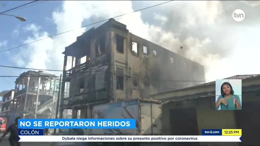 Caserón se incendia en Colón